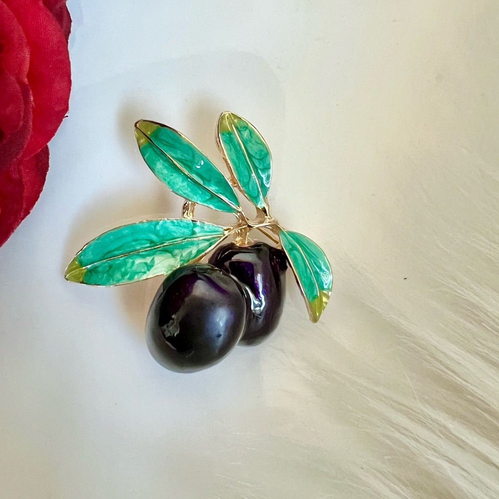 ✨New Black Olives Brooch Pin Accessory - Picture 2 of 3